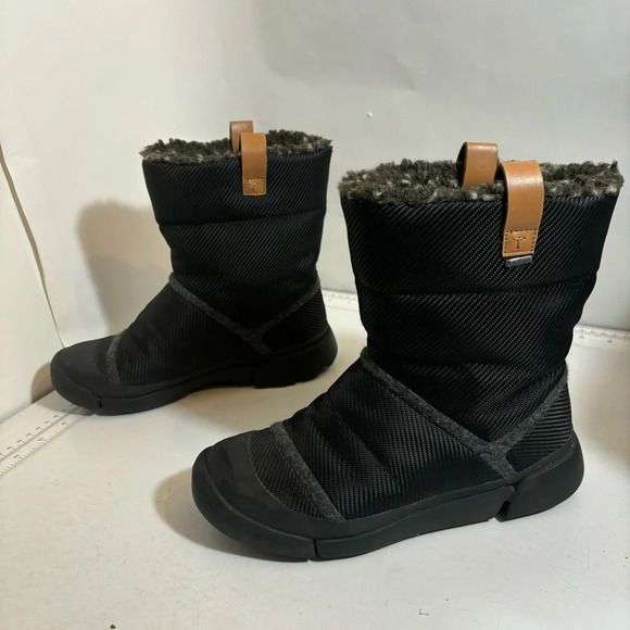 Clark’s women’s black insulated pull on winter snow rain boots in size 7 - Picture 3 of 10